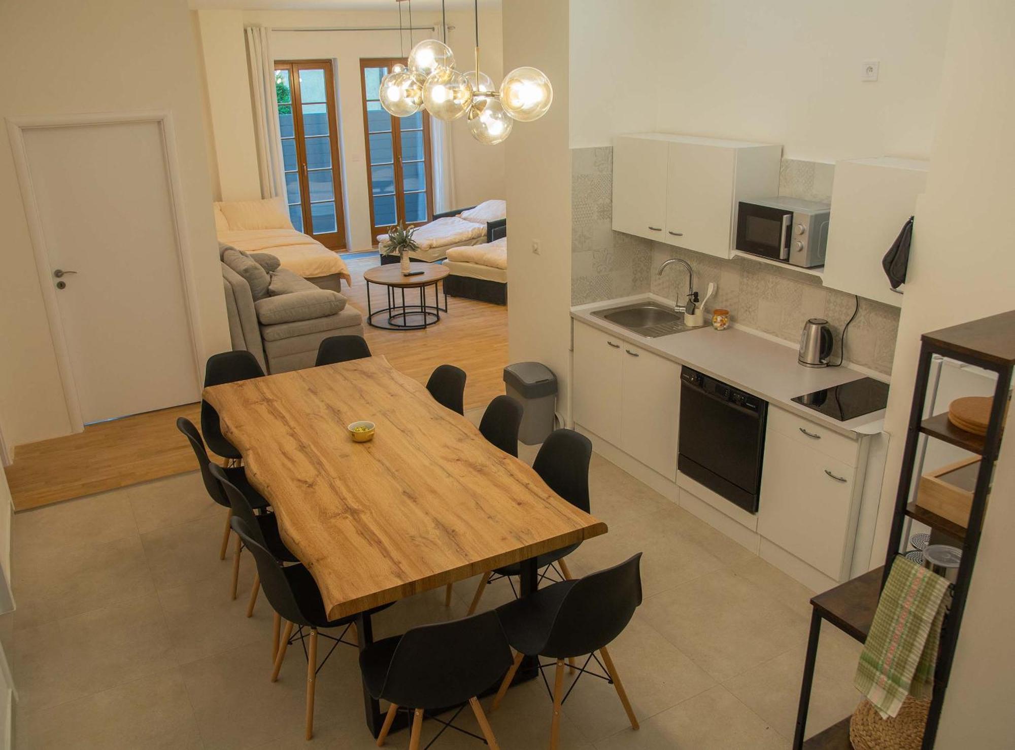 New City Centre Garden Apartment - Central Location Прага Екстер'єр фото